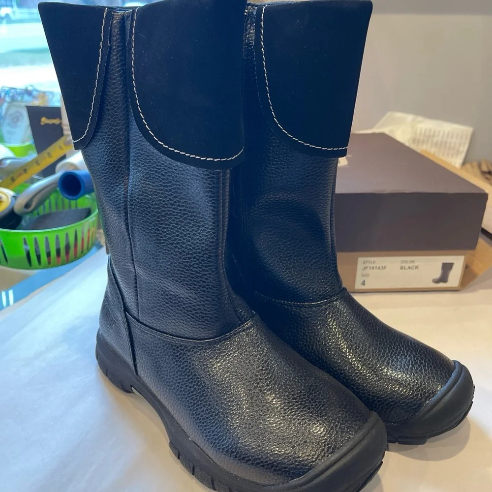 khombu boots child’s/ girl Size 4 Black , Winter Boots , Zipped Up Boots